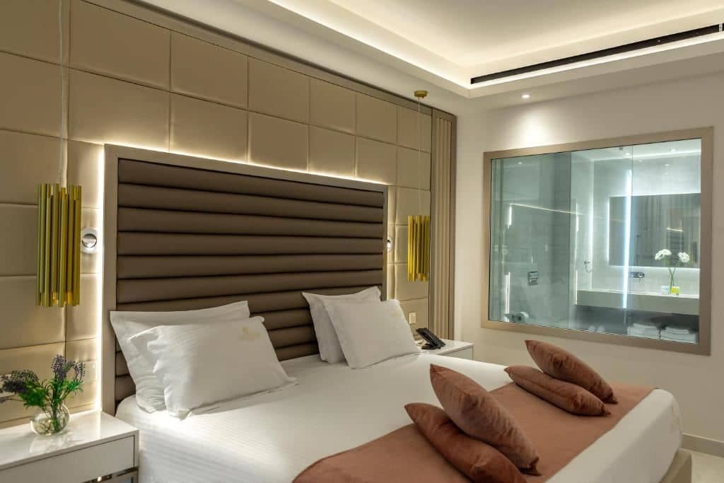 rooms-superior-room-seafront-balcony