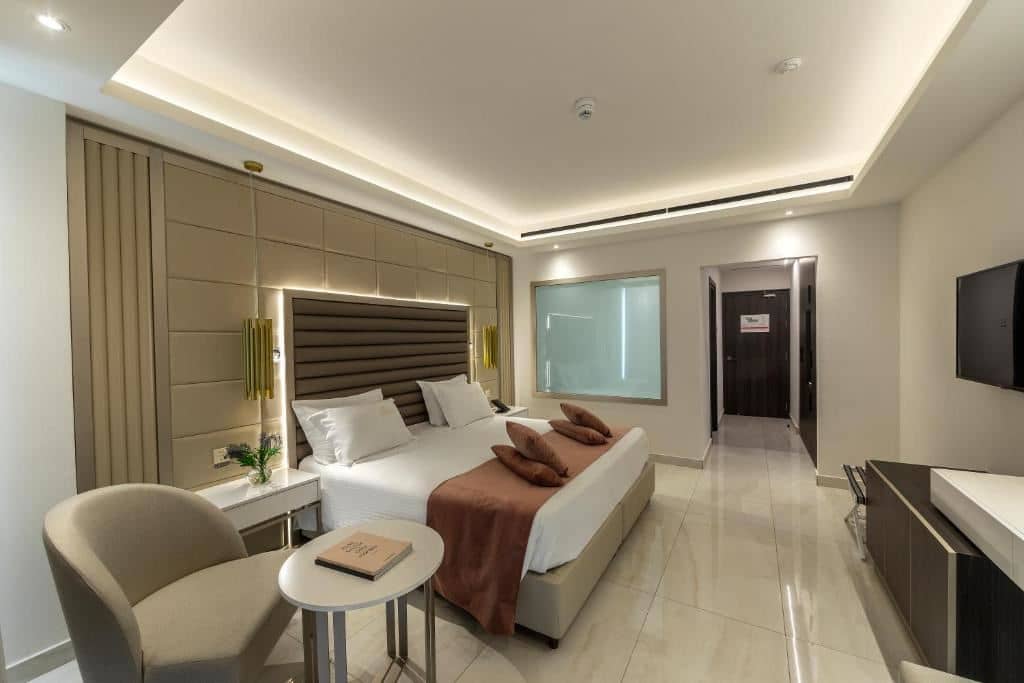 rooms-singleuse-superior-room-balcony