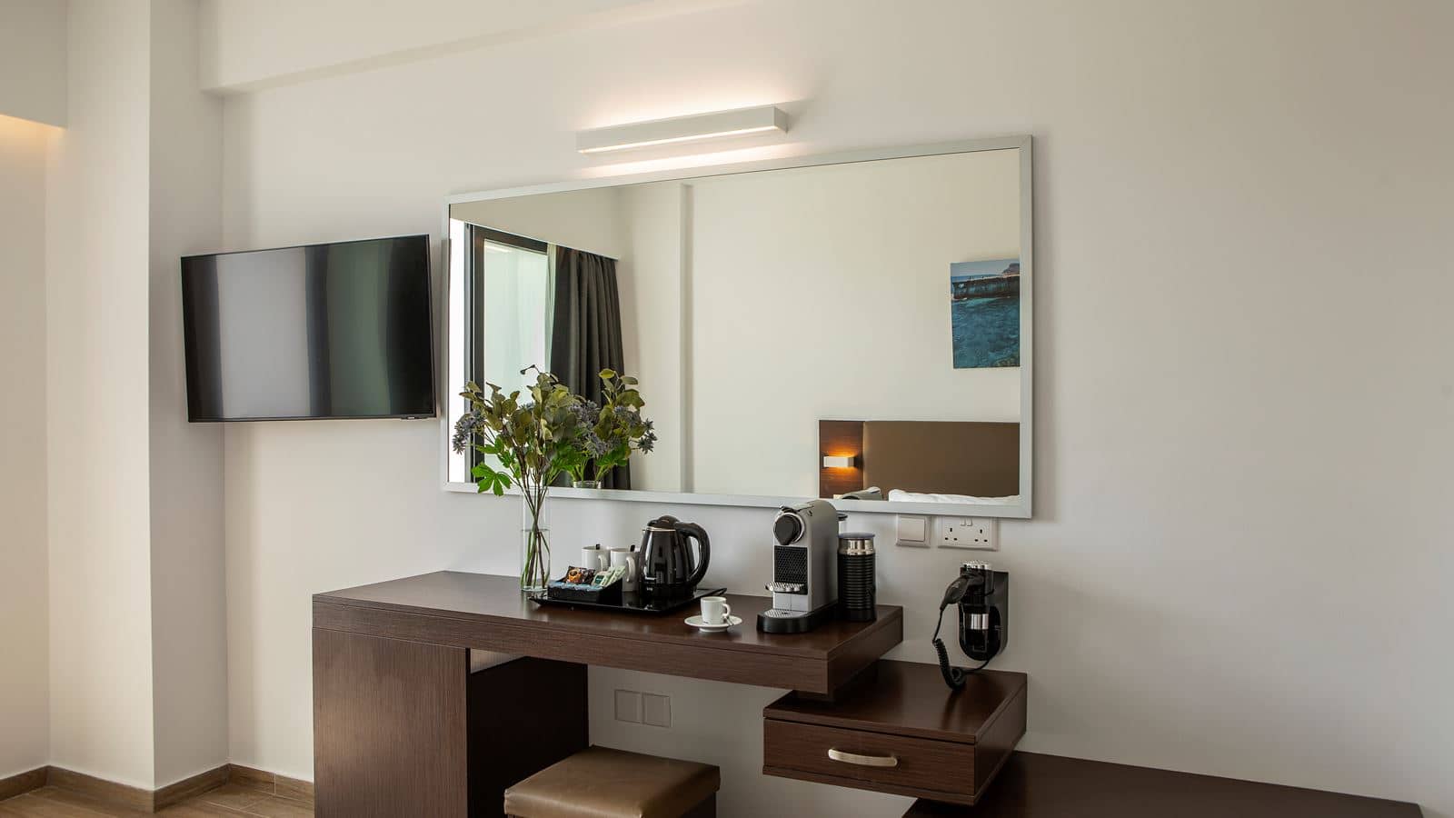 rooms-deluxe-roombalcony