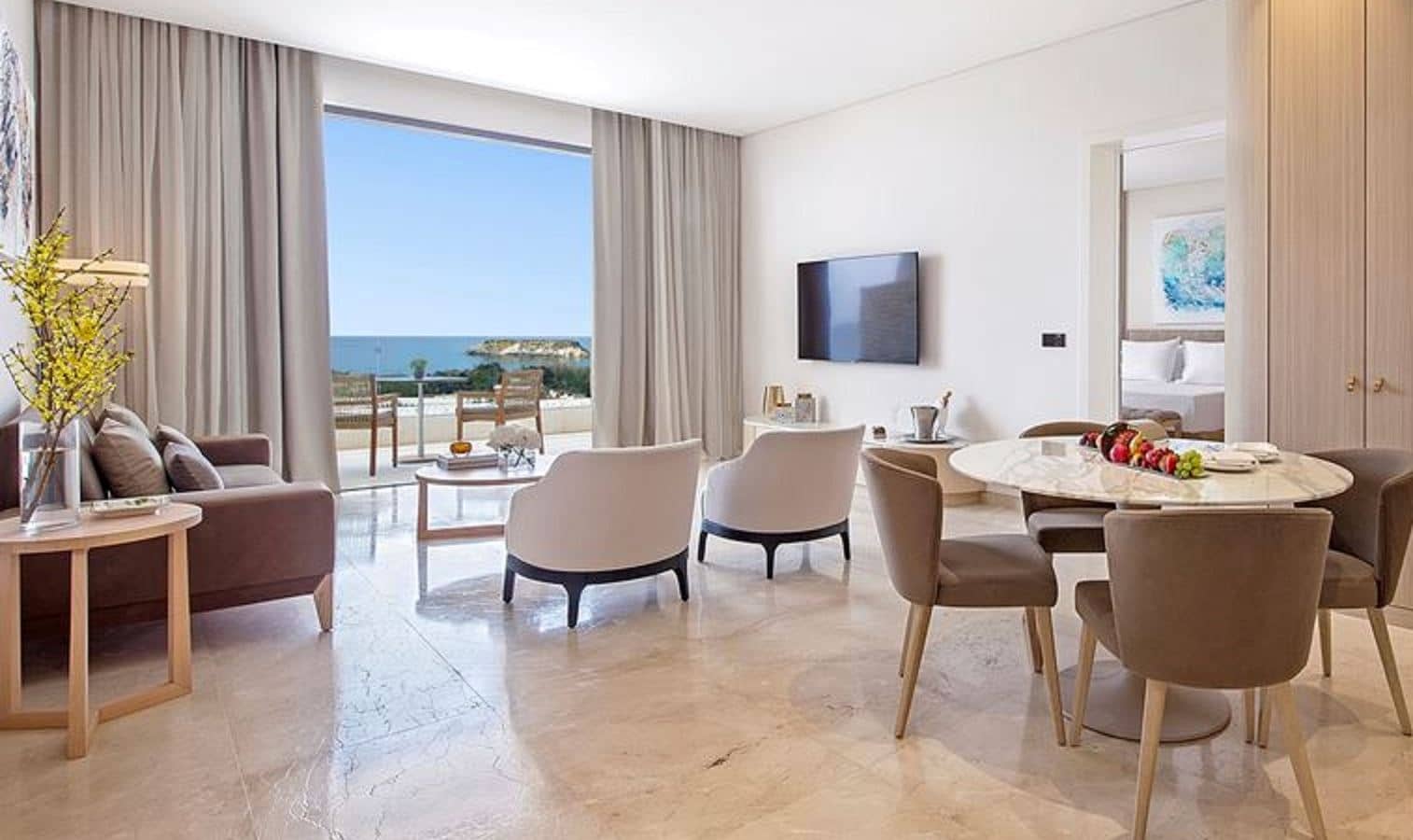 rooms-1-bedroom-suite-balcony-or-terrace