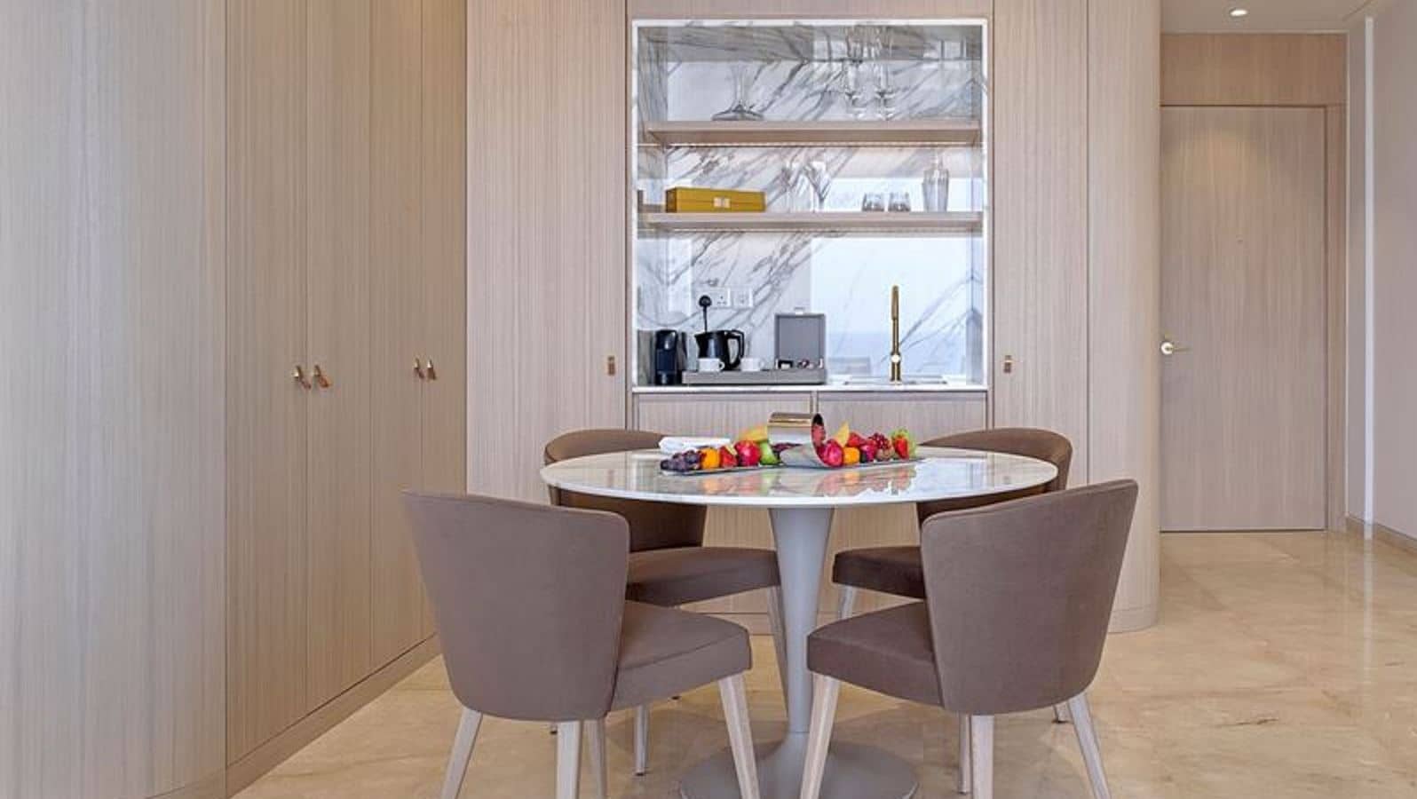 rooms-1-bedroom-suite-balcony-or-terrace