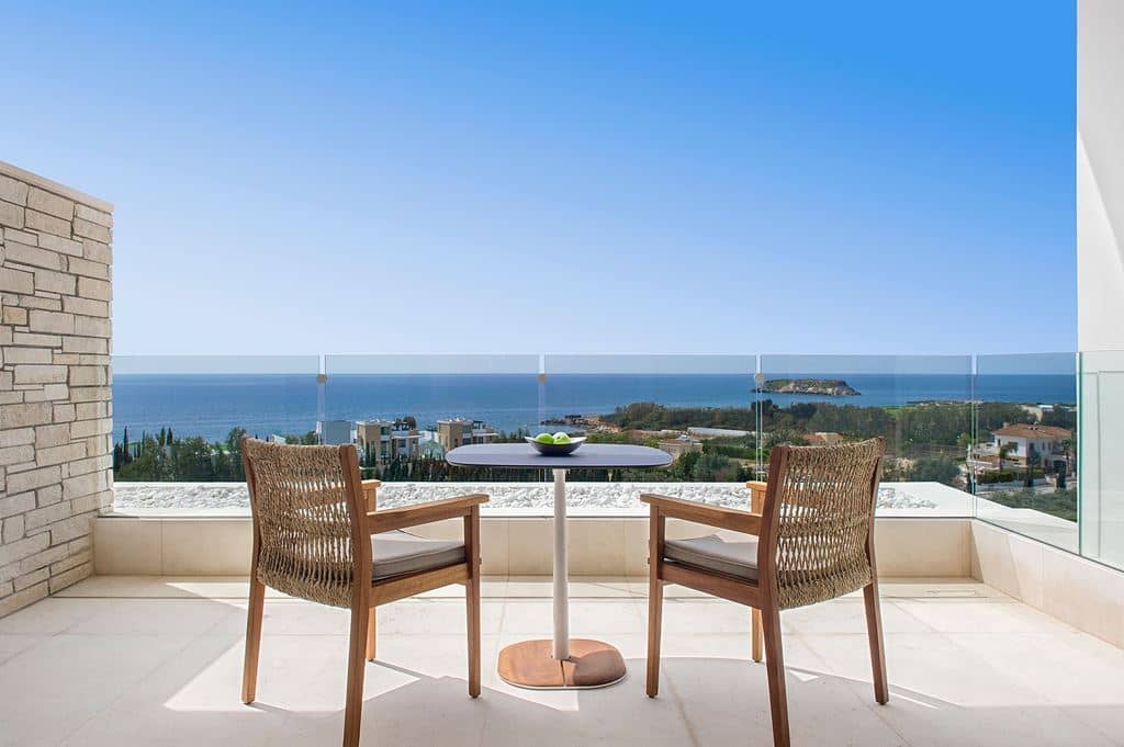 rooms-1-bedroom-suite-balcony-or-terrace