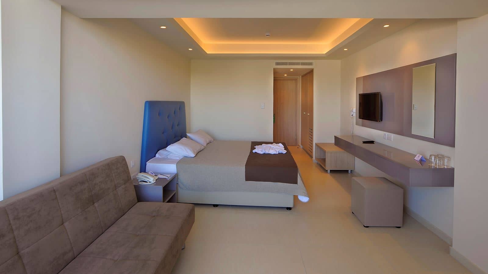 rooms-luxury-room-seaview-balcony