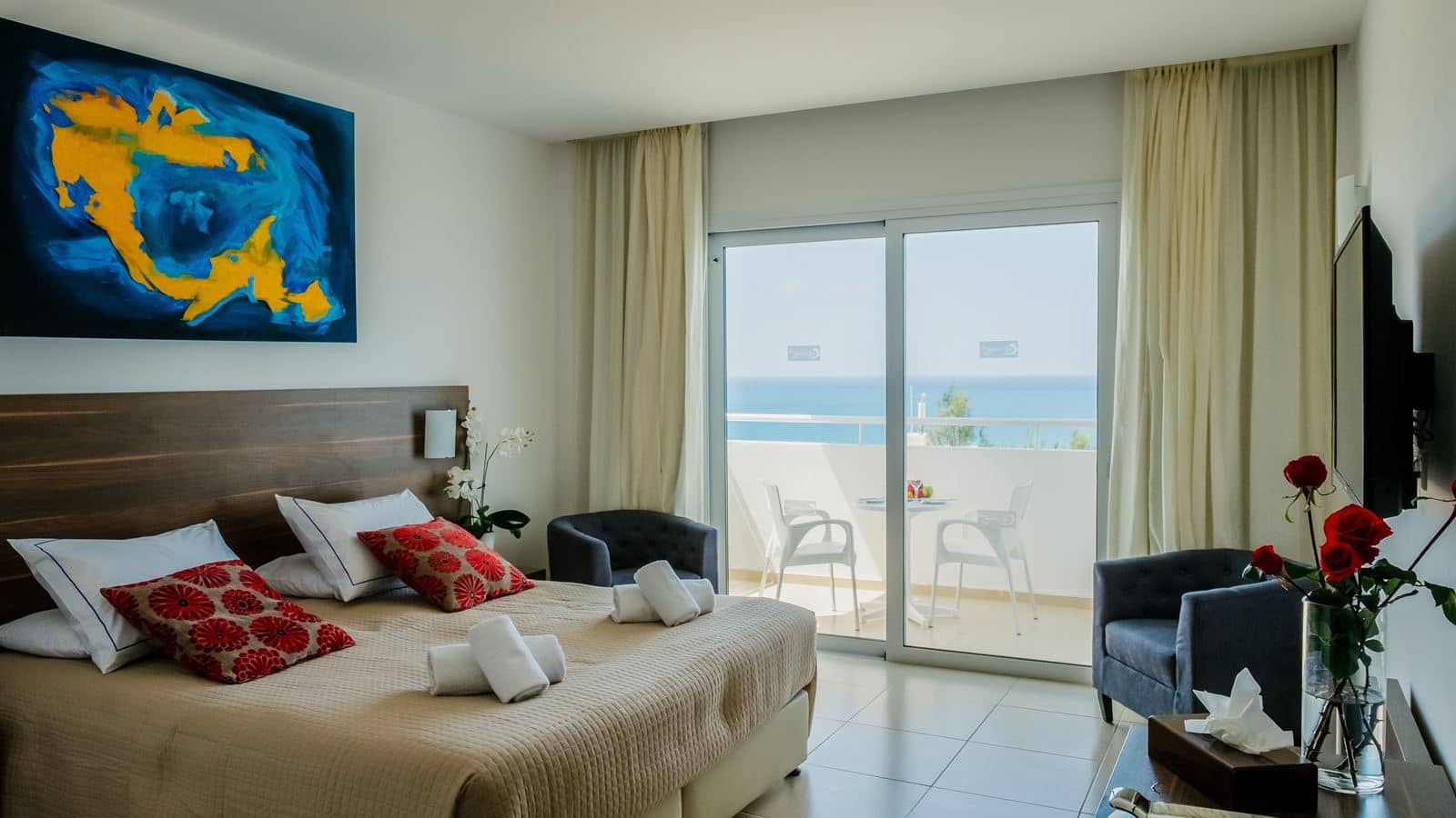rooms-standard-room-lateralseaview-balcony
