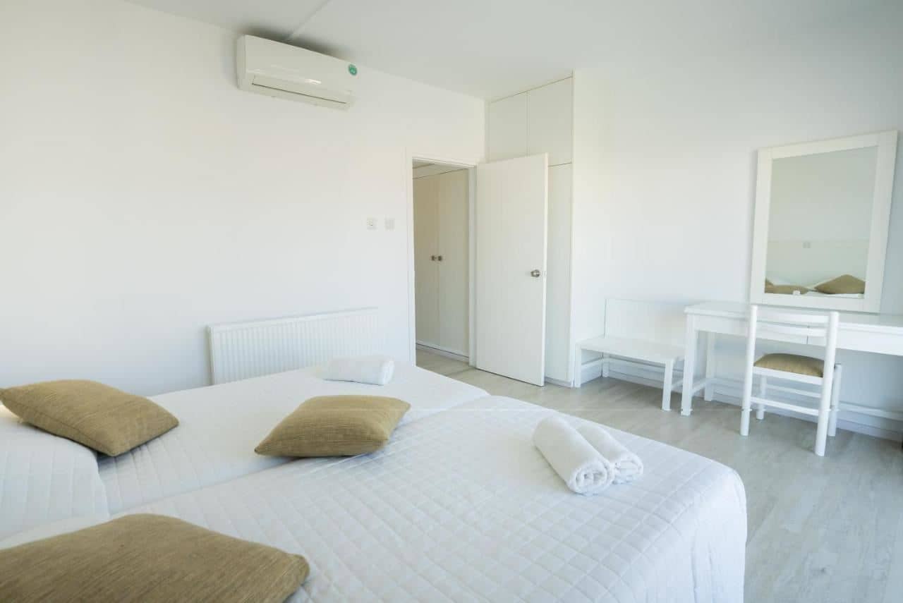 rooms-one-bedroom-apartmentbalcony