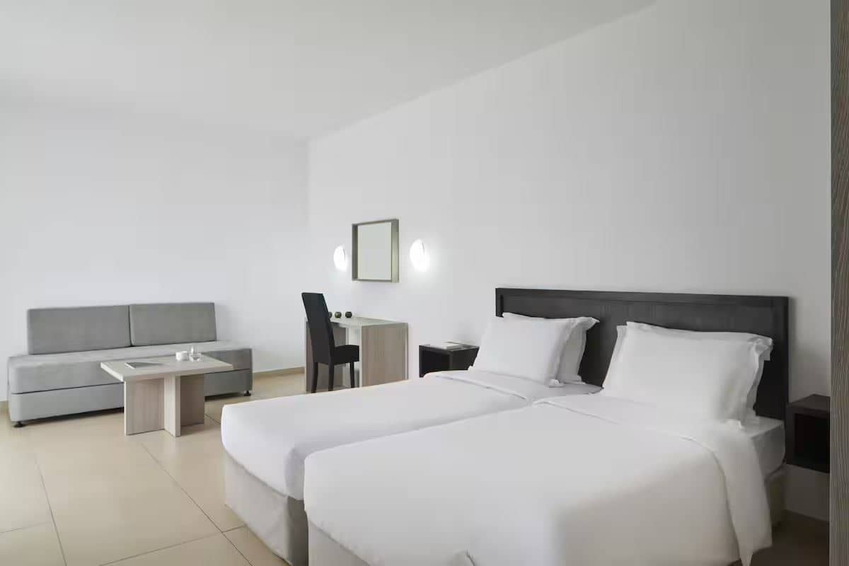 rooms-studio-inland-gardenview