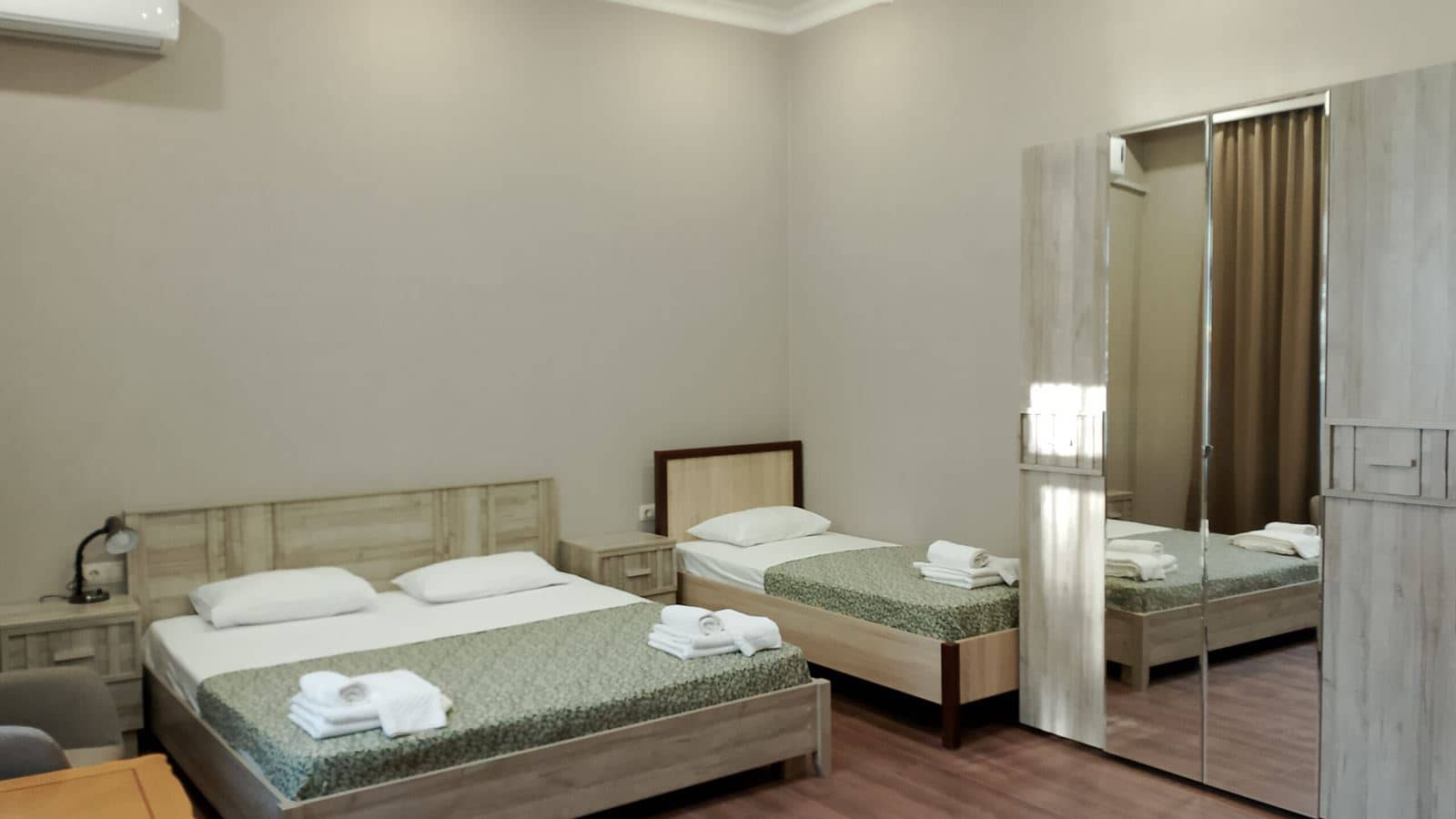 rooms-room-for-4-no-balcony