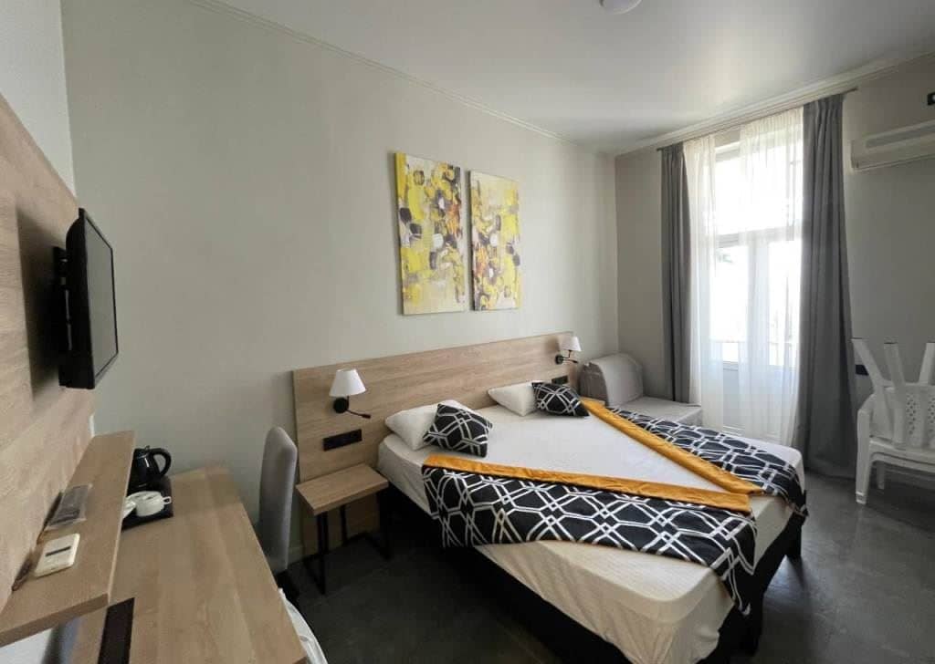 rooms-ecro-balcony-corp-1