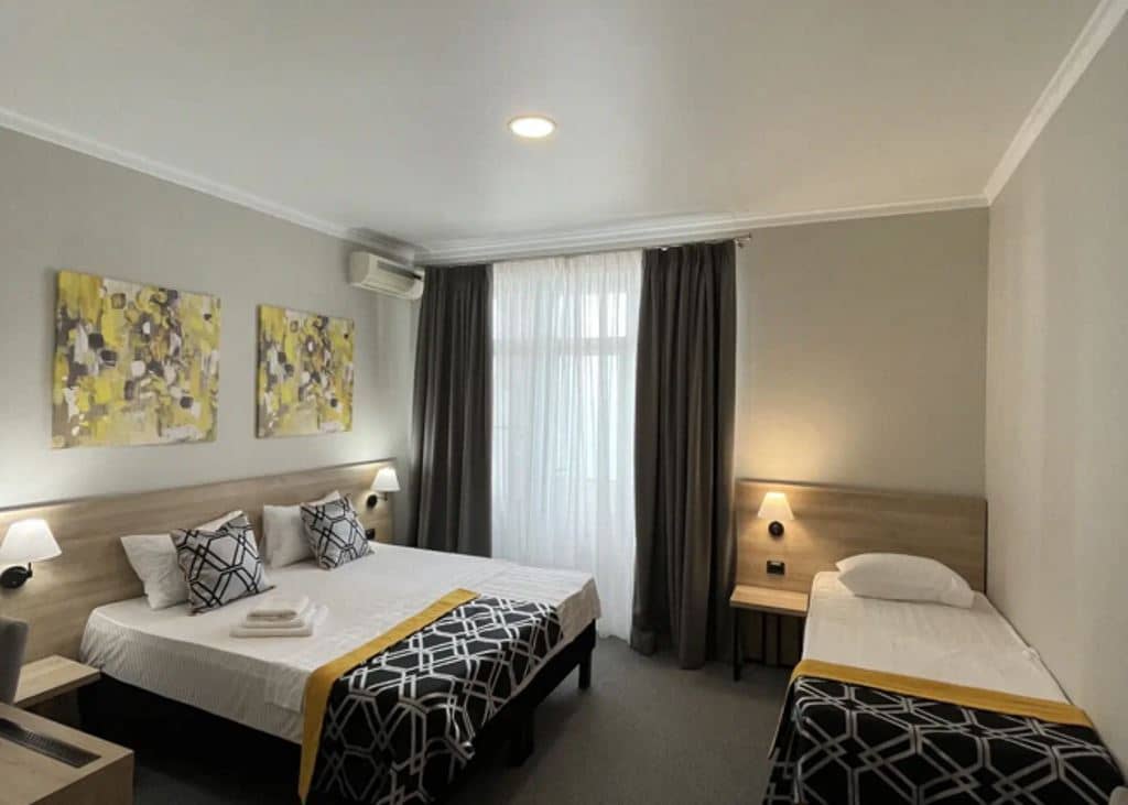 rooms-triple-evro-balcony-corp-2