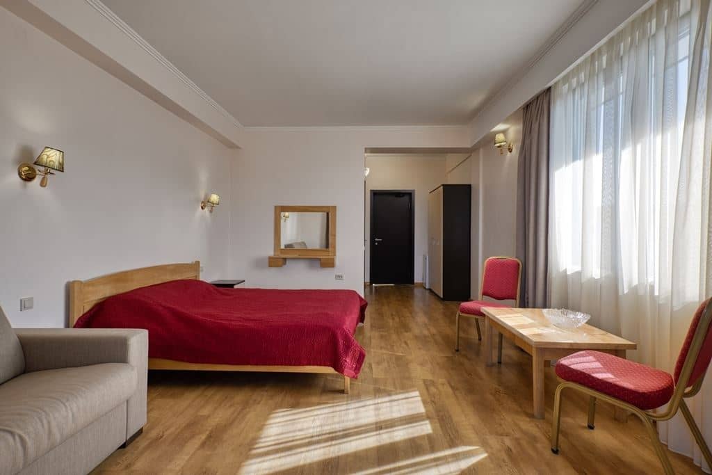 rooms-junior-suite-white