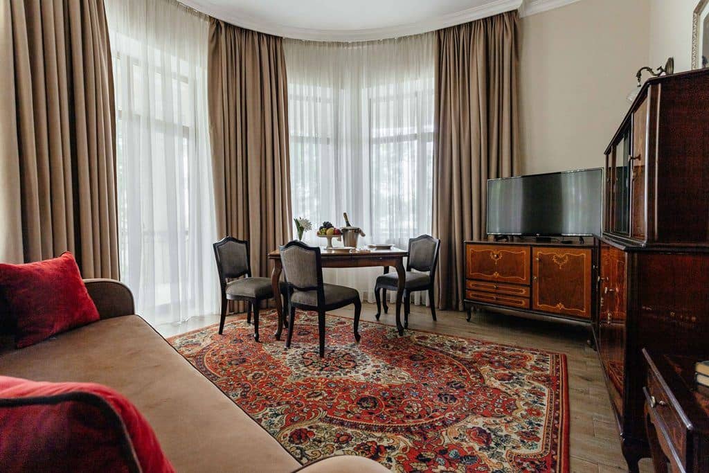 rooms-apartment-3-rooms-terrace-parkmountain