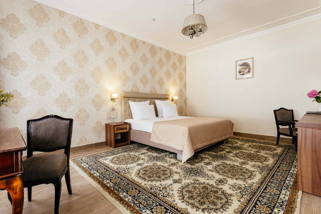 rooms-suite-jacuzzi-without-balcony-yard-view