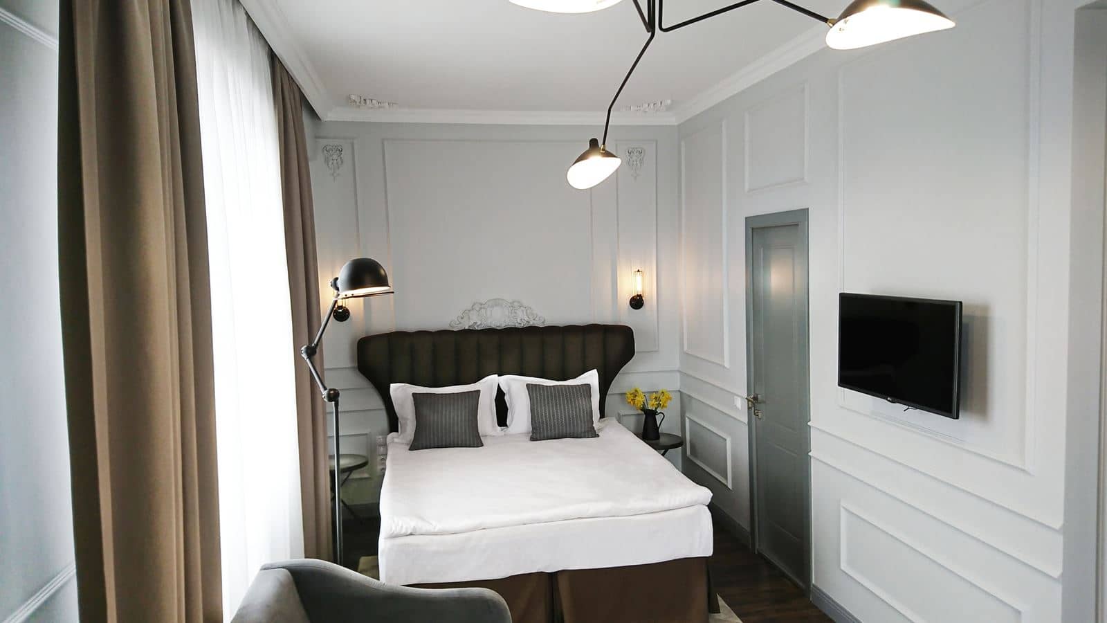 rooms-retro-s-balkonom