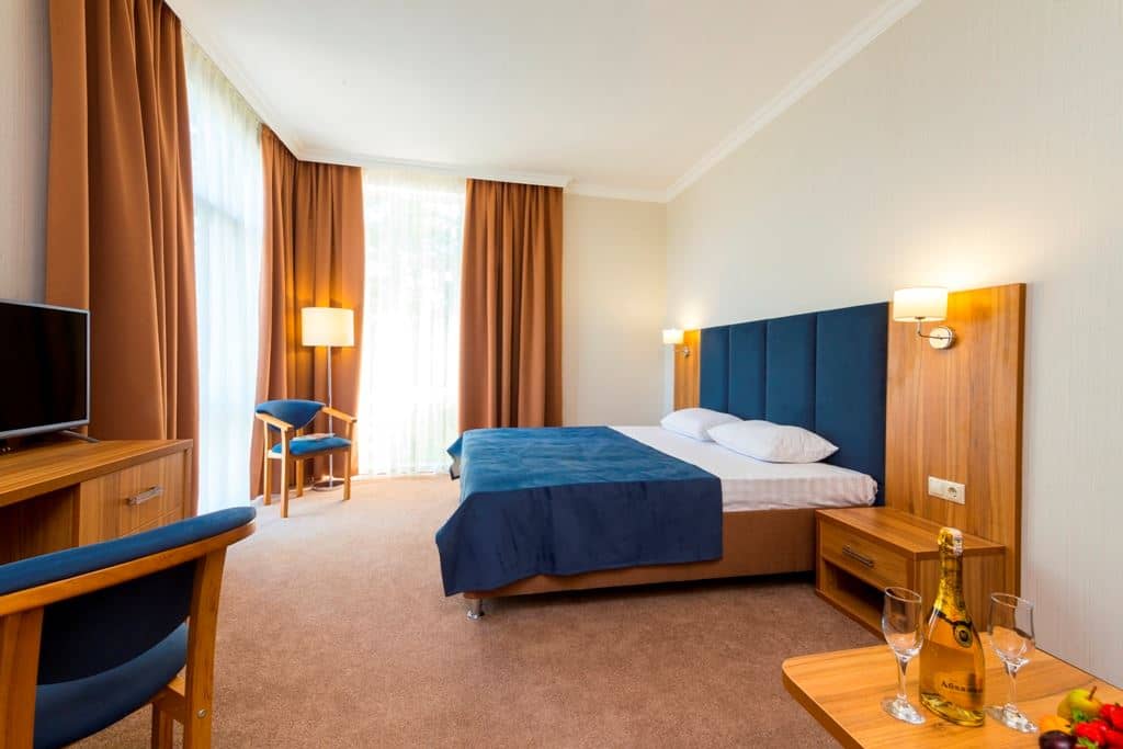 rooms-suit