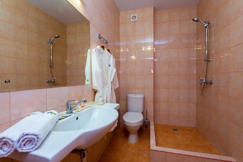 rooms-suit