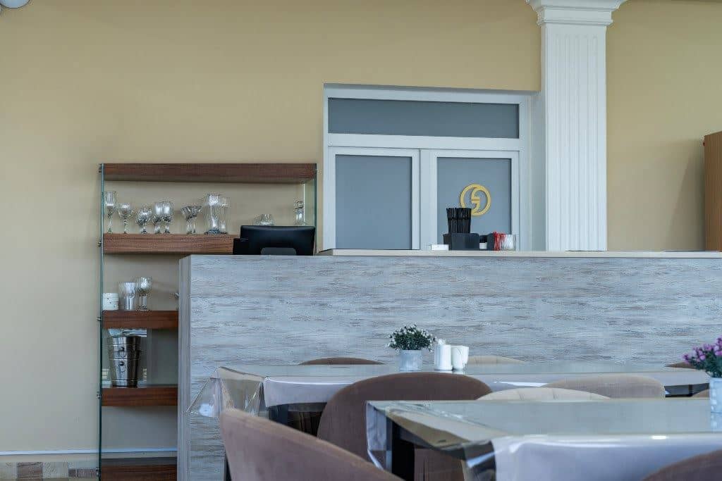 restaurants-restaurant