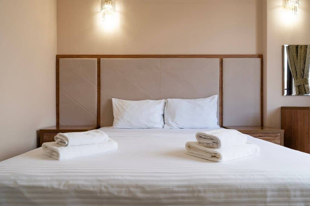 rooms-junor-with-balcony-and-sea-weiu