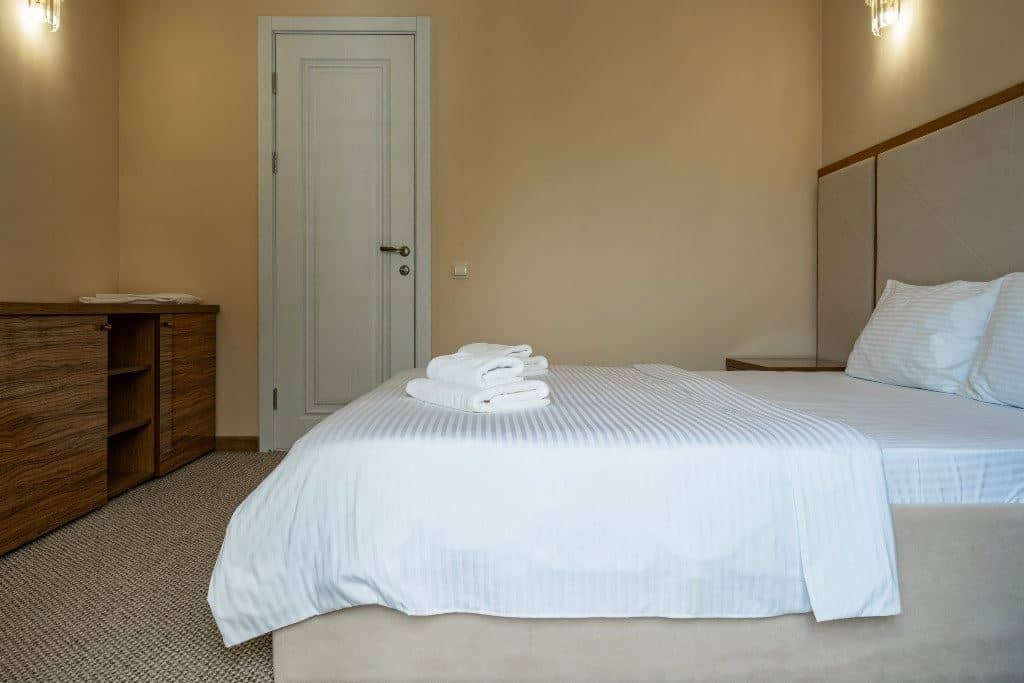 rooms-junor-with-balcony-and-sea-weiu