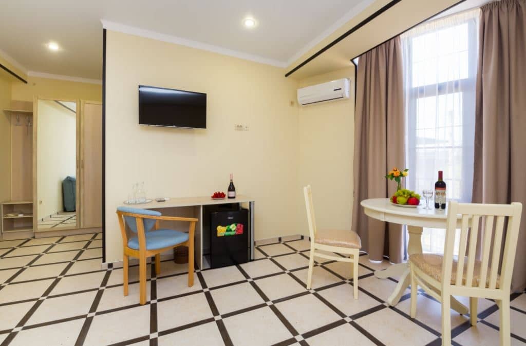 rooms-family-balcony