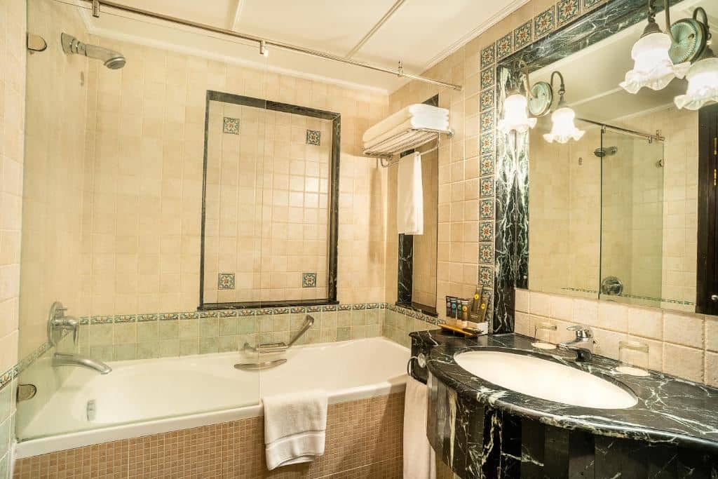 rooms-superior-room