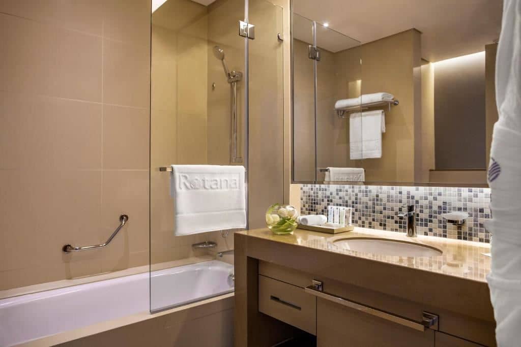 rooms-spacious-room-with-lounge-access