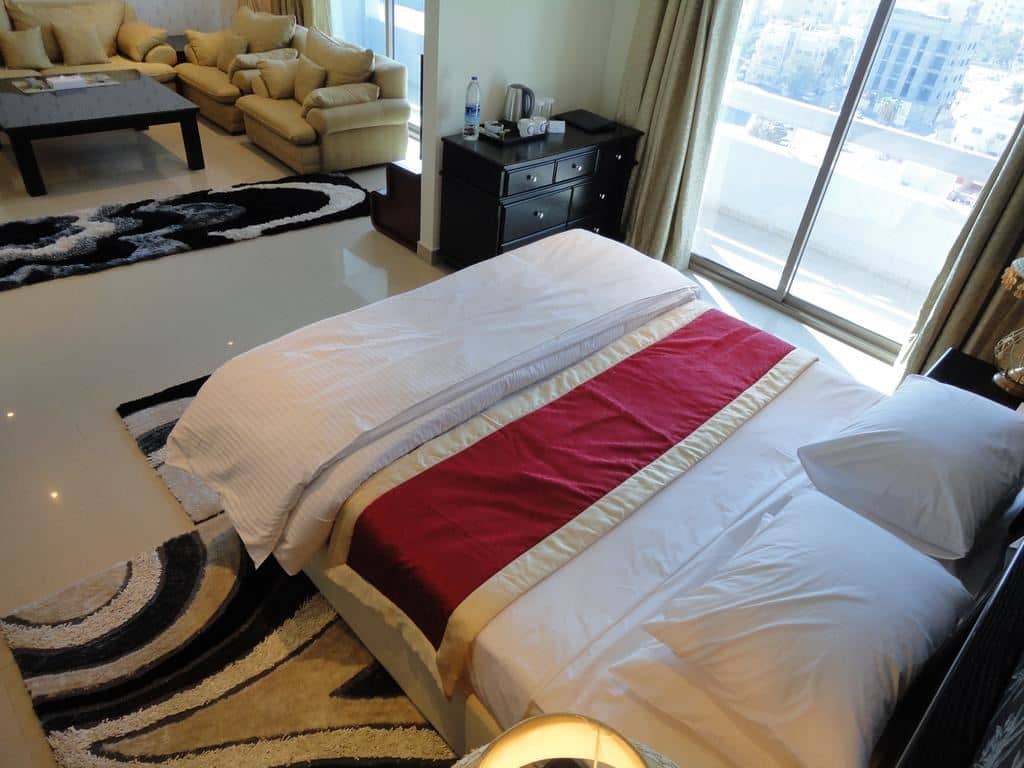 rooms-club-suite