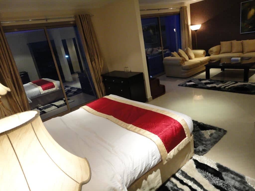 rooms-club-suite