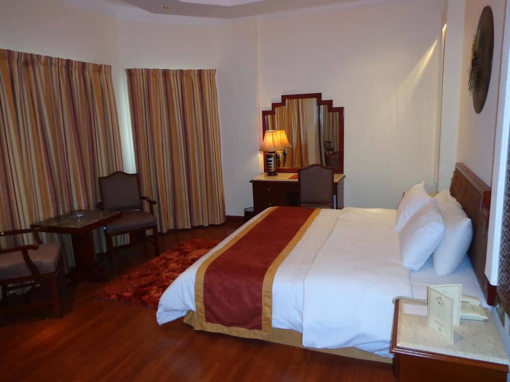 rooms-deluxe-room
