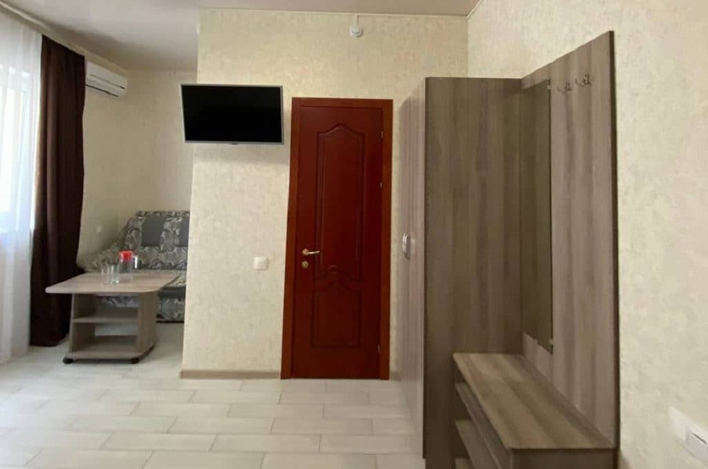 rooms-family-room--with-balcony