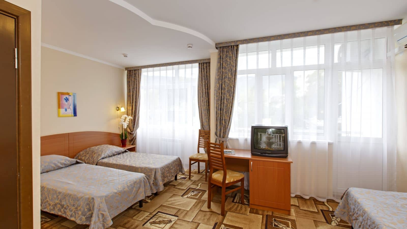 rooms-triple-family-building-1