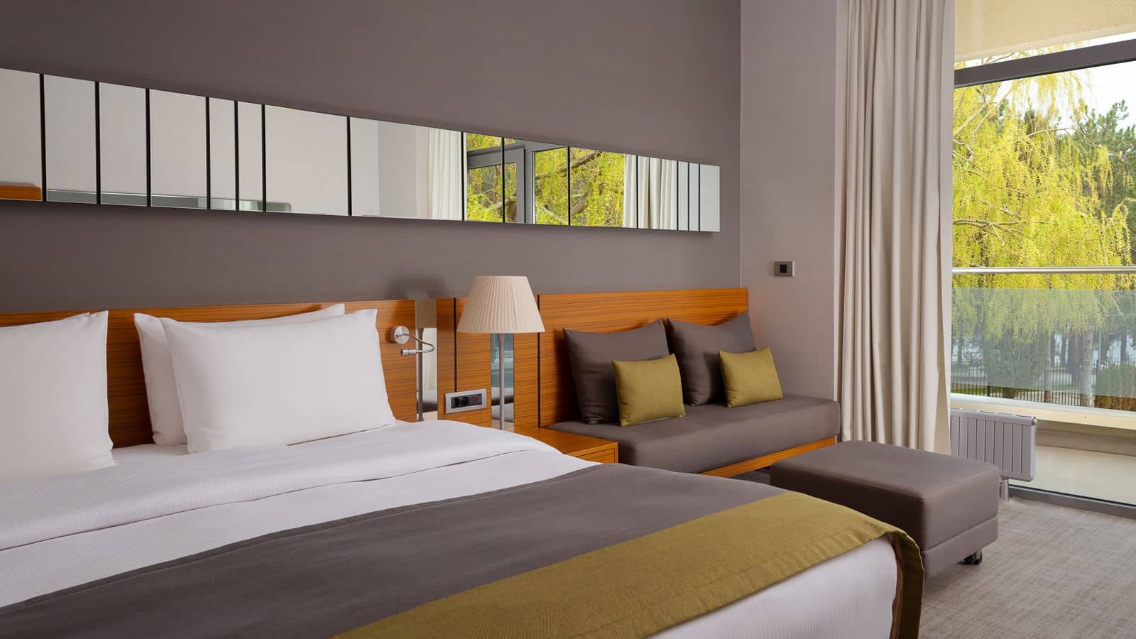 rooms-suite-with-garden-view