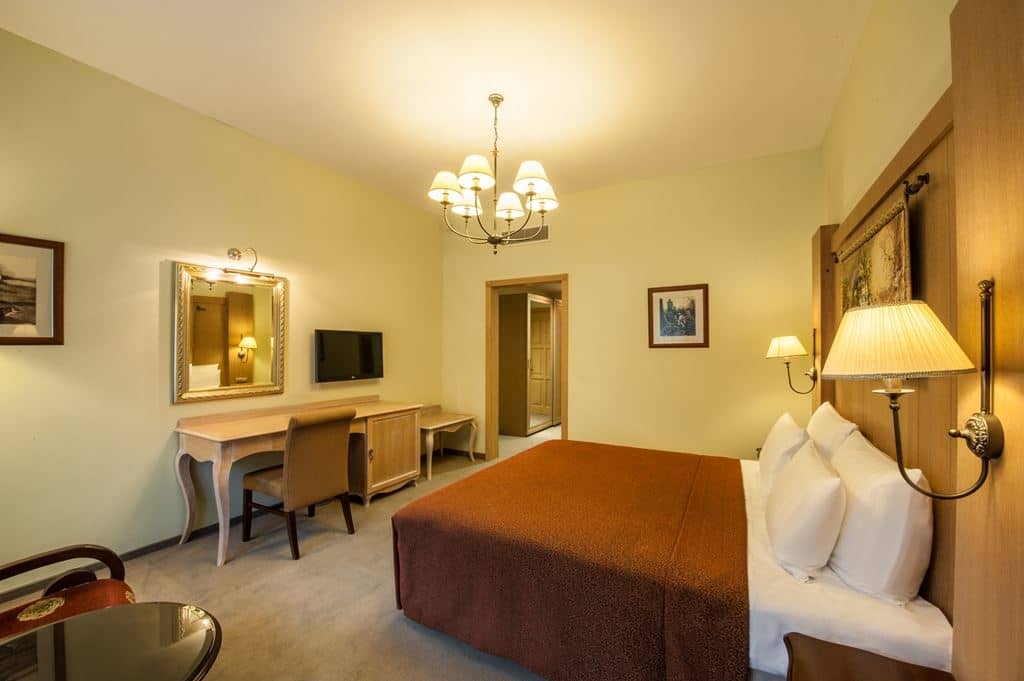 rooms-delux-balcony-dbl