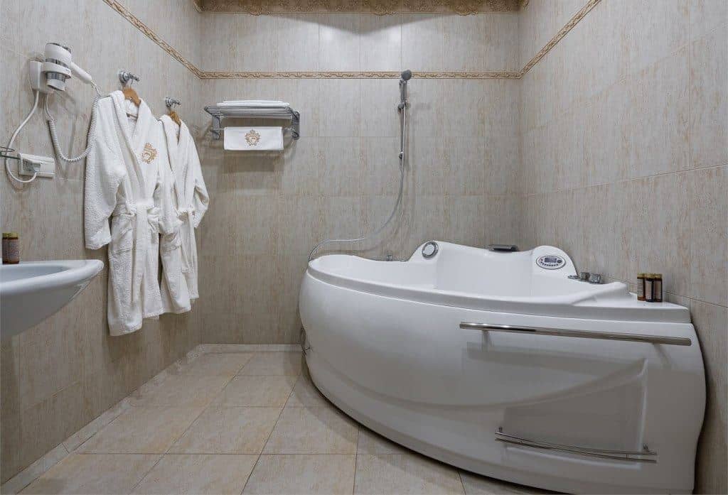 rooms-lux--jacuzzi