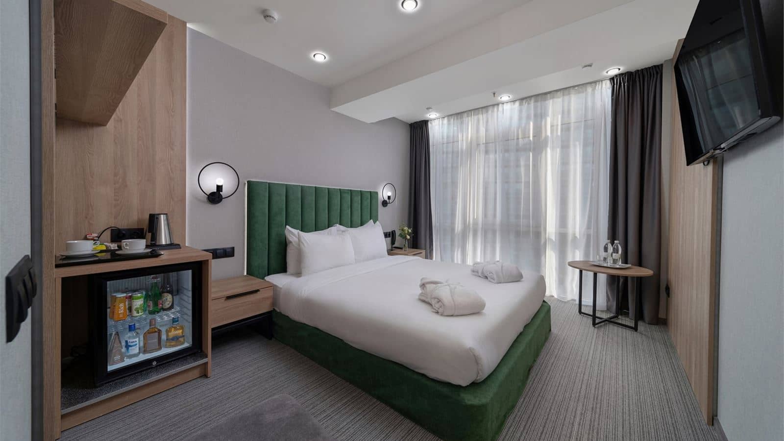 rooms-standart-balcony-by-city-park