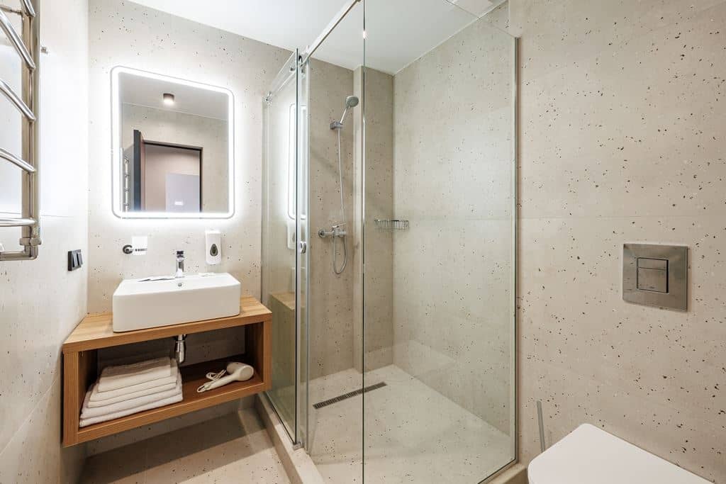 rooms-luxe-with-balkony