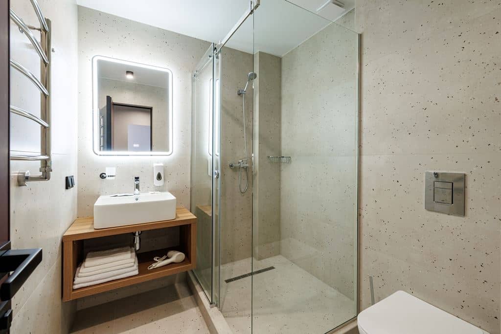 rooms-luxe-with-balkony