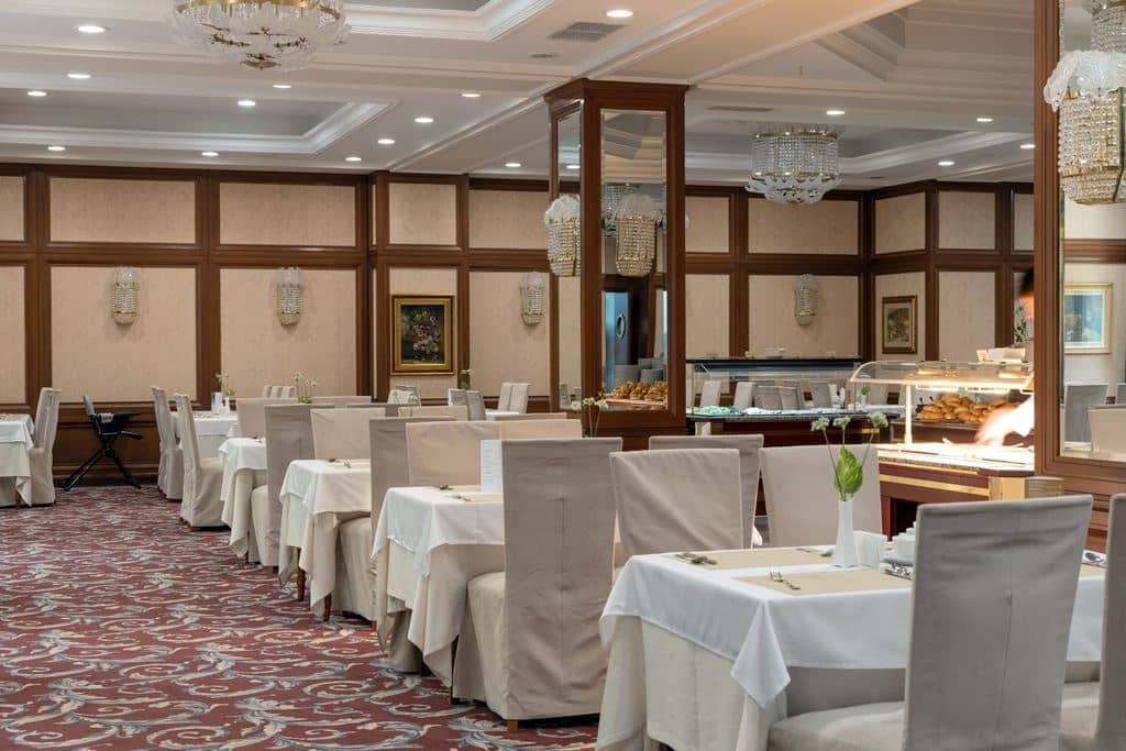 restaurants-r