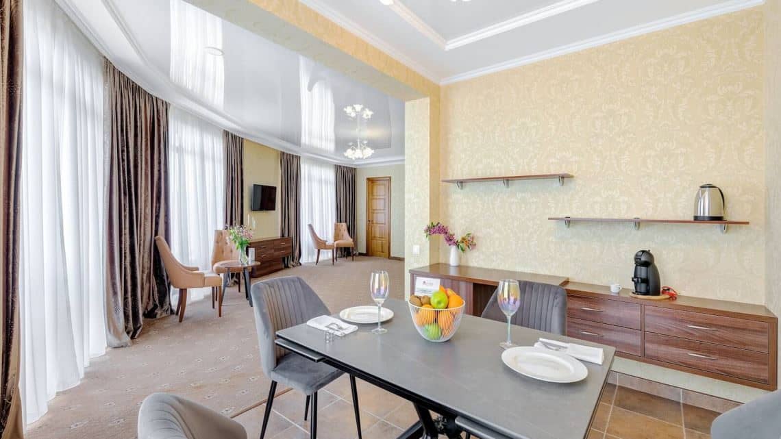 rooms-large-suite