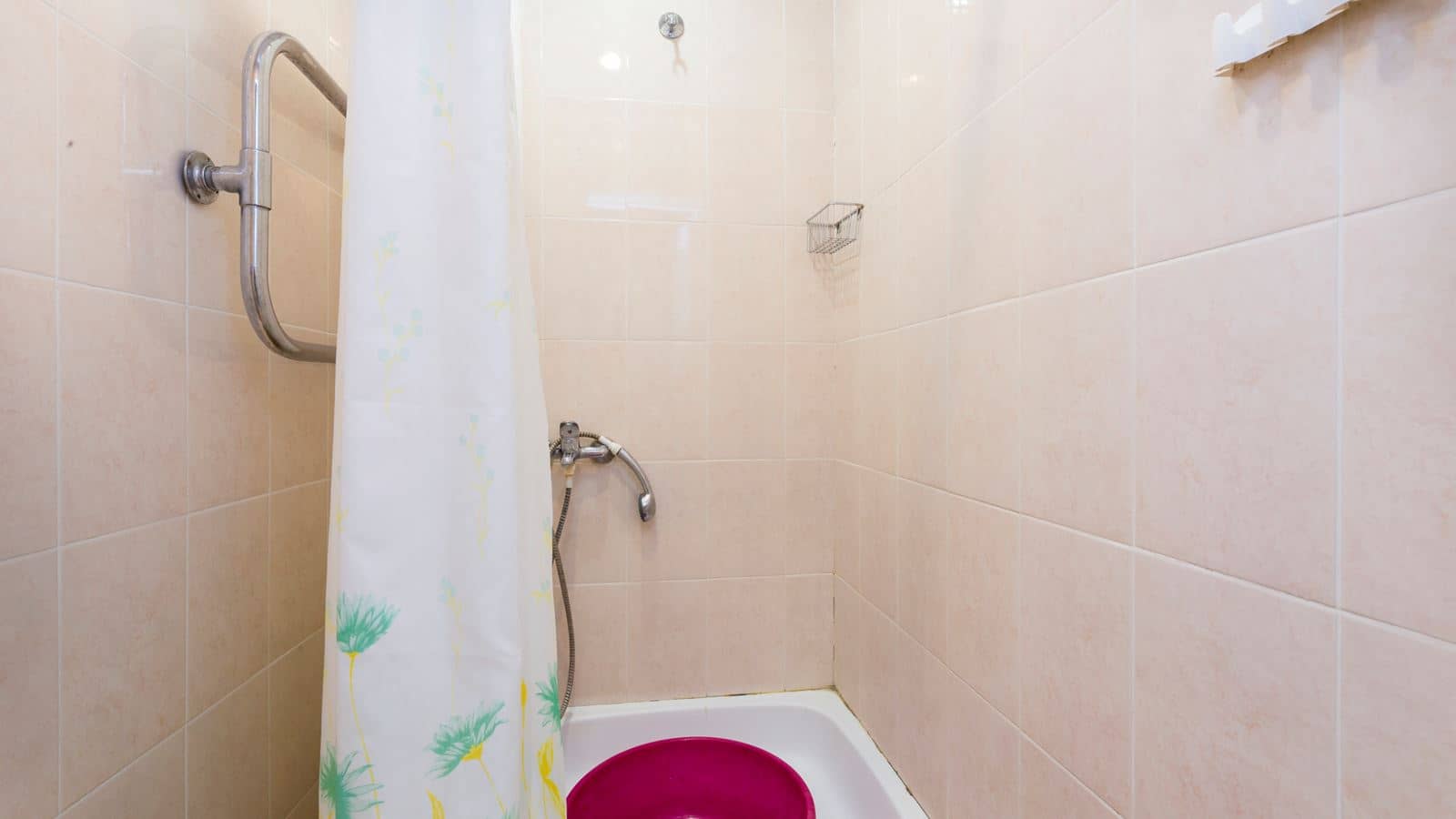 rooms-room-standard-single-shared-bath