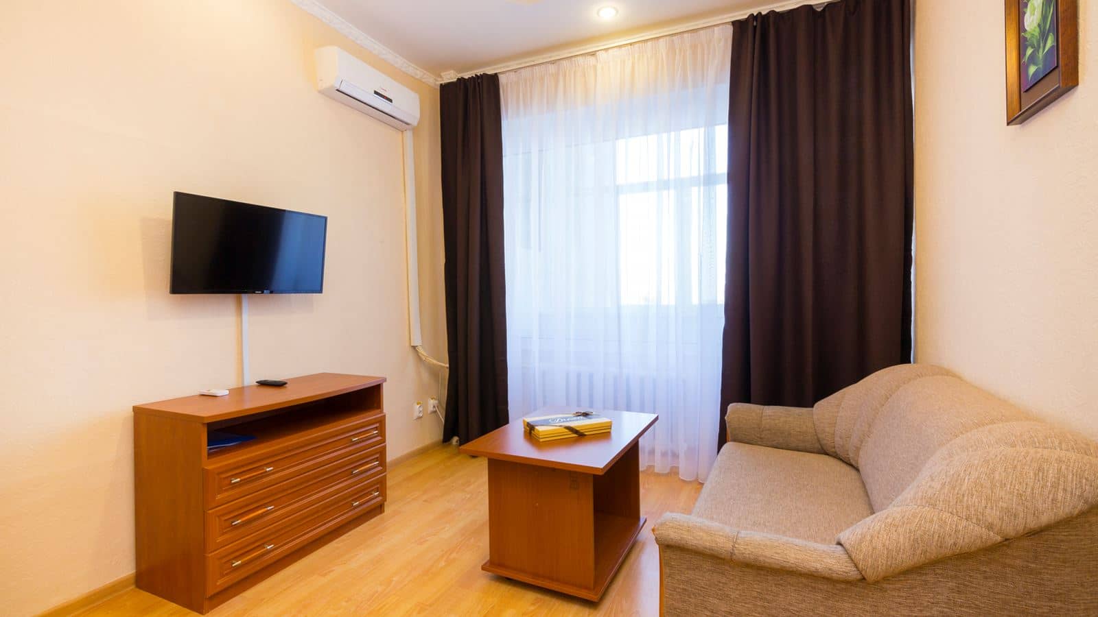 rooms-room-standard-double