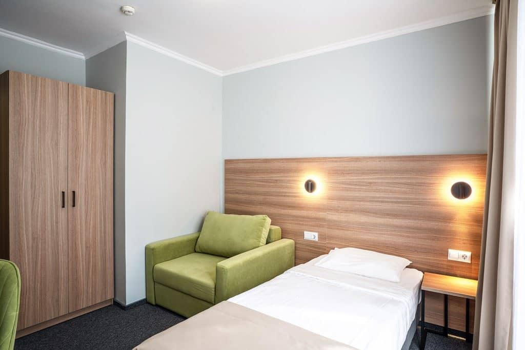 rooms-single-stand