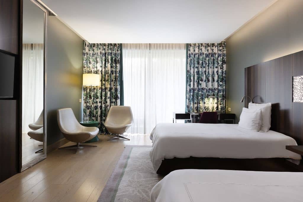 rooms-swiss-deluxe-twin-dvor