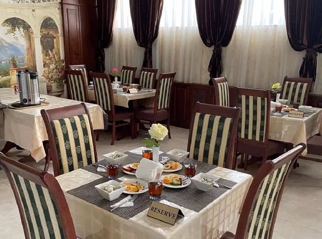 restaurants-obedenniy-zal