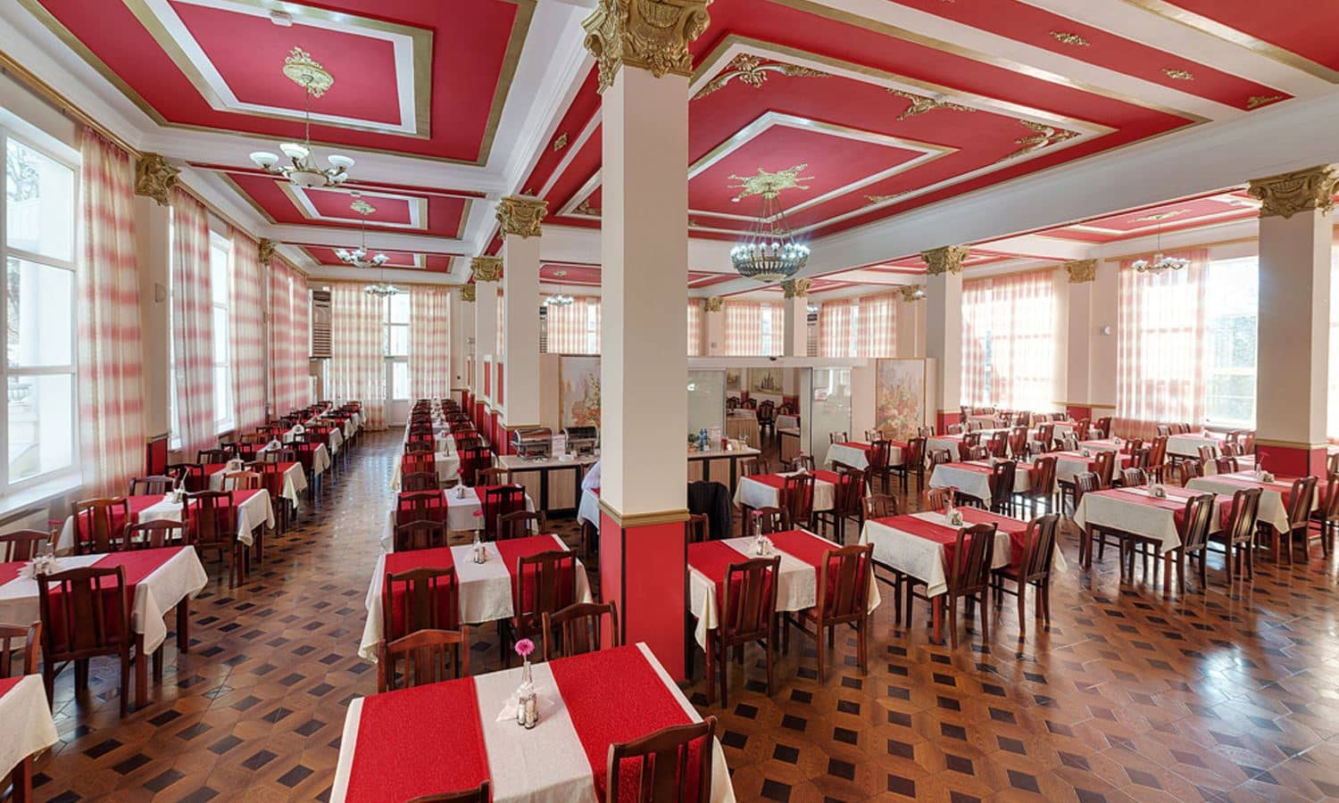restaurants-obedennyi-zal