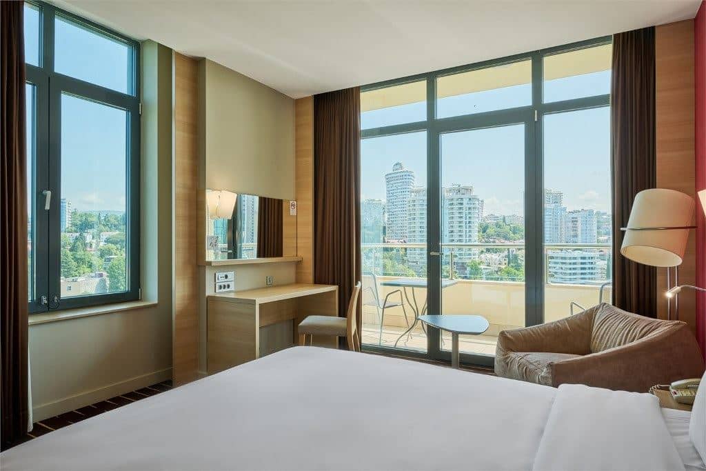 rooms-privilege--balcony-city-view