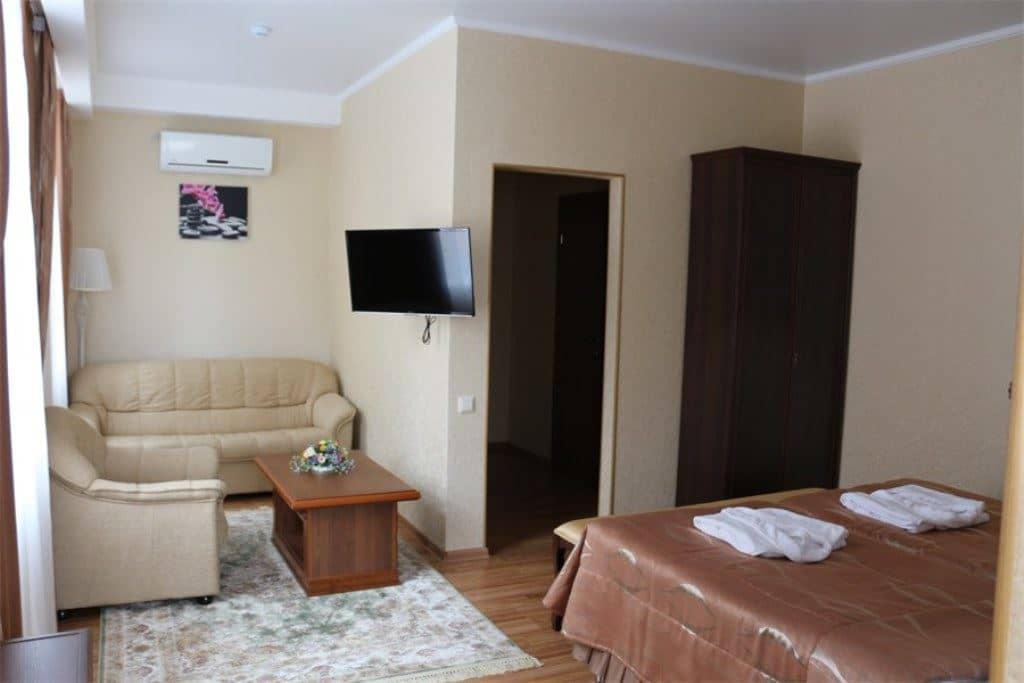 rooms-2-mest-junior-suit