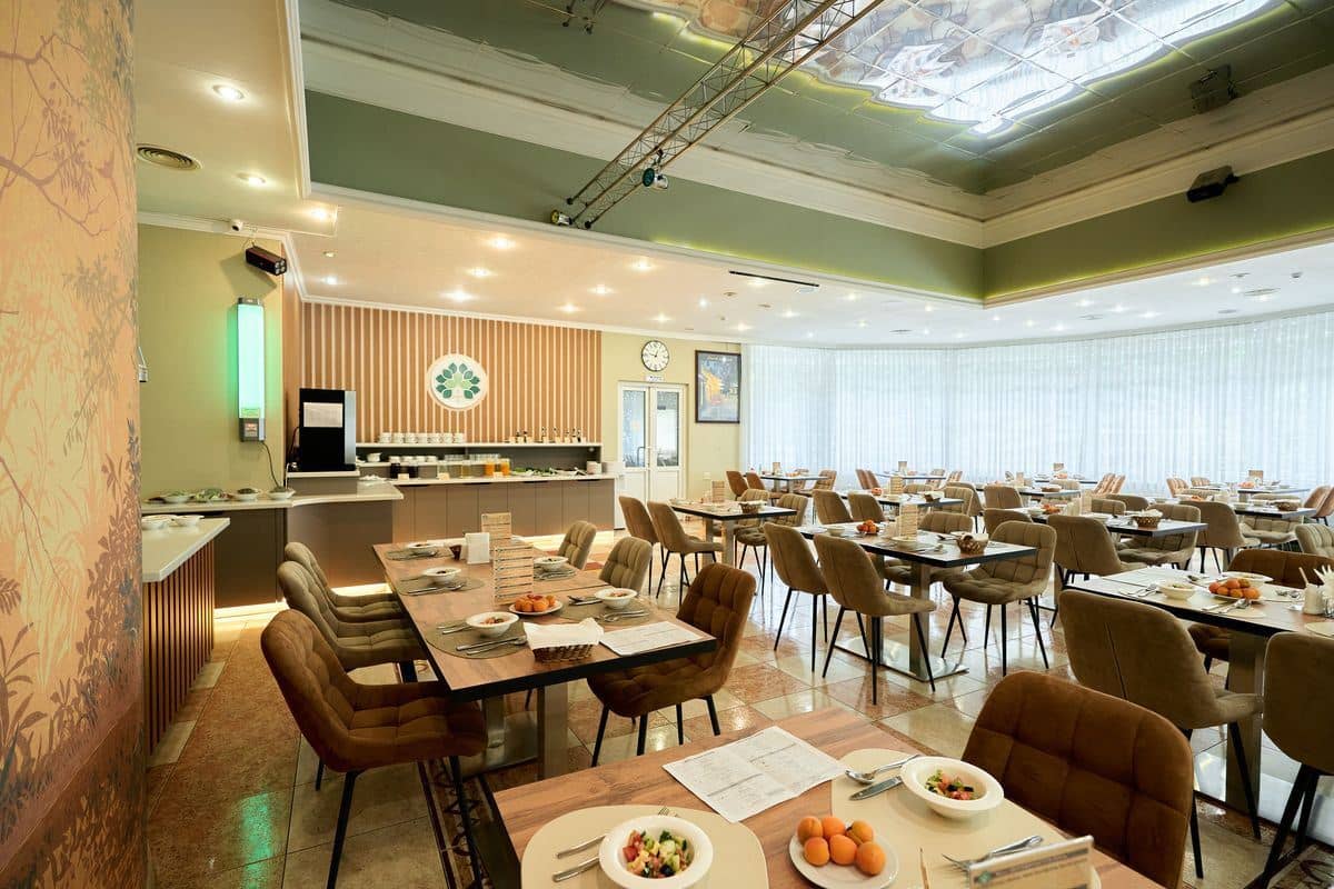 restaurants-obedennyi-zal