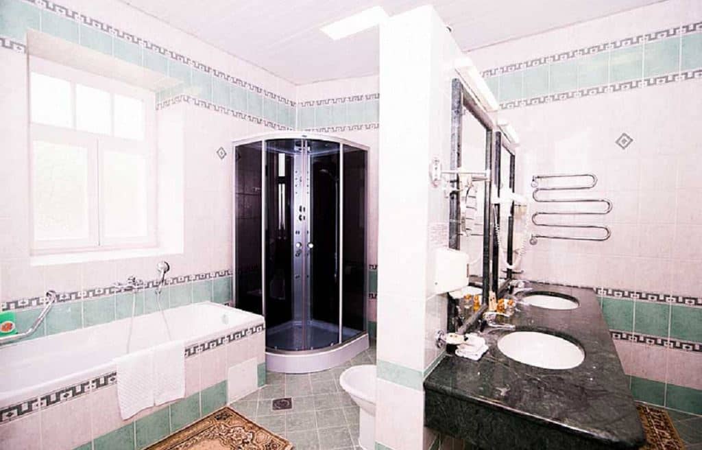 rooms-2bed-2room-suite-no-103-203-building-4