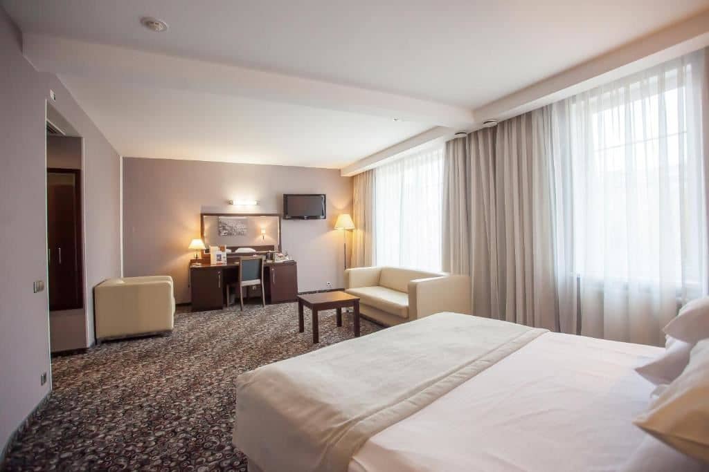 rooms-2mestnyi-predstavitelskii-s-vidom-na-gorod