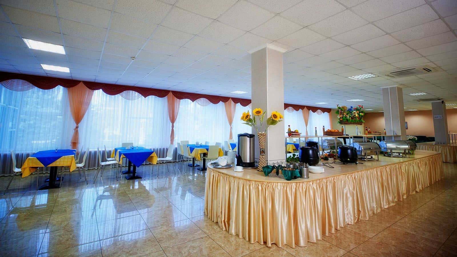 restaurants-obedenniy-zal